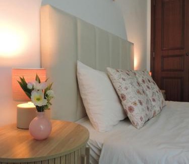 Prior Velho Apartment | Comfort Rooms Near Lisbon Airport - Carlotta Living