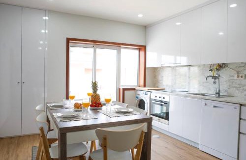 Carreco Apartment | Waves & Sun - Casa na Praia