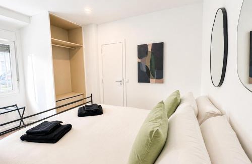 Belem Apartment | Loft-style home with mezzanine in Belém