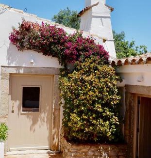Murta Apartment | FORA HOUSES family friendly, design-led countryside houses, pool & outdoor kitchen, 25 min Faro & beaches