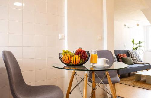 Santo Amaro Apartment | Terrace & River View Retreat