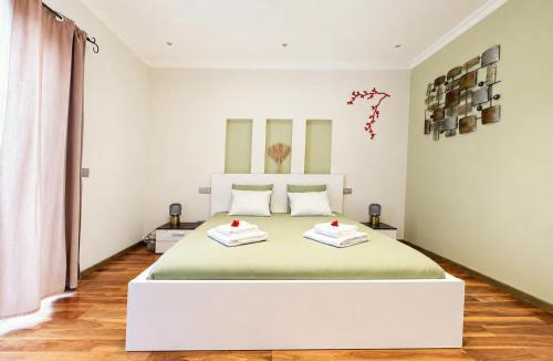 Sao Bras de Alportel Villa | Villa Topázio - 4 Bedrooms, Private Pool, Jacuzzi, Airco & Sea Views!