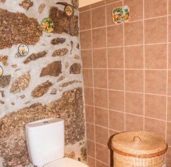 Viseu House | Spacious Family House in Nogueira with Garden