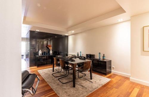 Sacramento Apartment | Chiado Deluxe Modern Feel 3 BR Apartment