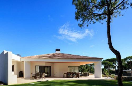 Vilamoura Villa | Contemporary Vilamoura Villa Stunning Open Plan Design Villa Azure Elegance