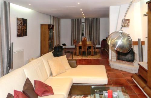 Cardielos Villa | Welcoming villa in Santa Leocádia, private pool 475 m²
