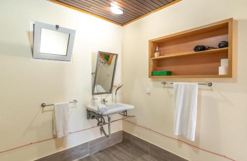 Campanario Apartment | Modern apartment in Prazeres with shared pool, 150 m²