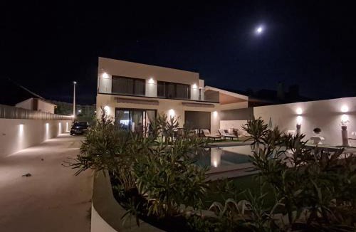Santa Maria dos Olivais House | RM MAISON by Rui & Mi