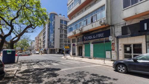 Casal da Ladeira Apartment | Central Sunny Terrace in Entrecampos by LovelyStay