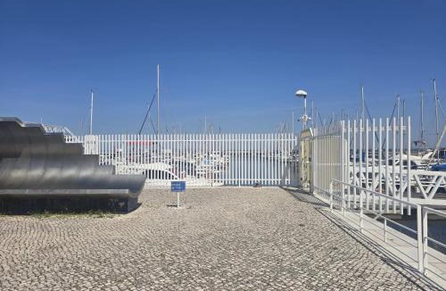 Parque das Nacoes Boat Rental | VINA BOAT - Unique Stay in Lisbon Marina