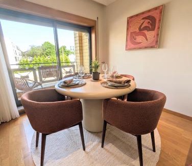 Senhora da Hora Apartment | Elegant Metro Apartment Free Parking