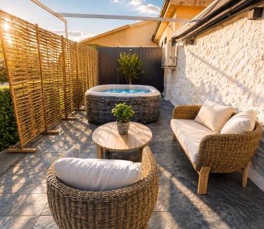 Monaco Villa | Cão Vadio Wine and Stay