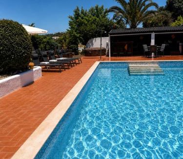 Porches Bed & Breakfast | Portuguese villa with beautiful views