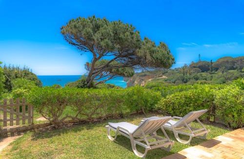 Alporchinhos House | E&M Beach House - Creative Space for Creative People