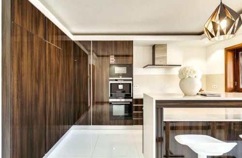 Vila Cha House | Beach Villa with Jacuzzi & Garage by HostWise