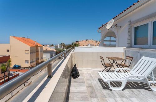 Praia de Faro House | Blife Charlya private rooms at Faro beach