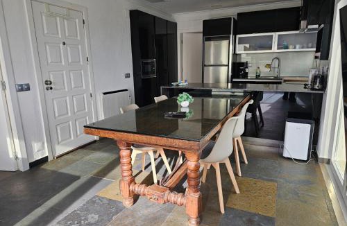 Praia de Faro House | Blife Charlya private rooms at Faro beach