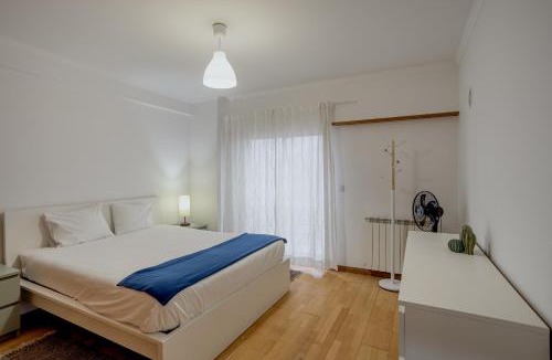 Carcavelos Apartment | Carcavelos Bright & Modern Apartment by Homing