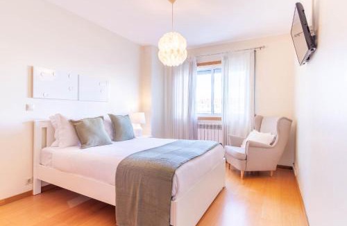 Ramalde Apartment | Comfortable & Quiet 3BR near Metro by LovelyStay