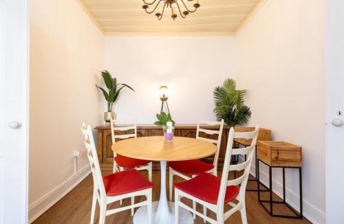 Almeirim House | Almeirim House with large terrace and Parking