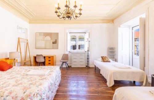 Almeirim House | Almeirim House with large terrace and Parking