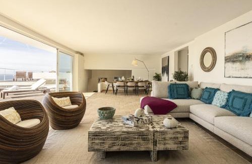 Monserrate Villa | Biscaia Blue Horizon by ClamaRetreats