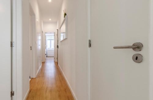 Avenida de Roma Apartment | Garden Terrace - Lisbon City Retreat