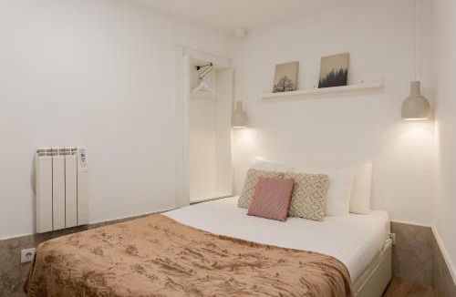 Alfama Apartment | Arroios Urban Escape with Mezzanine