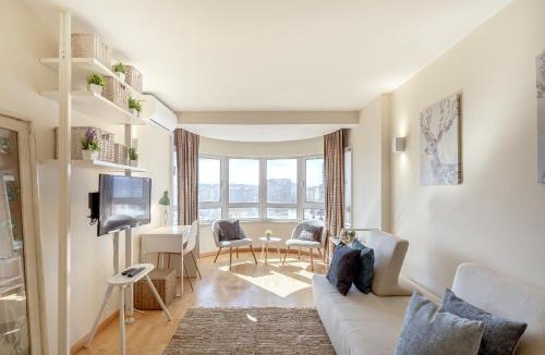 Alto do Pina Apartment | Olaias Modern with Garage by Homing