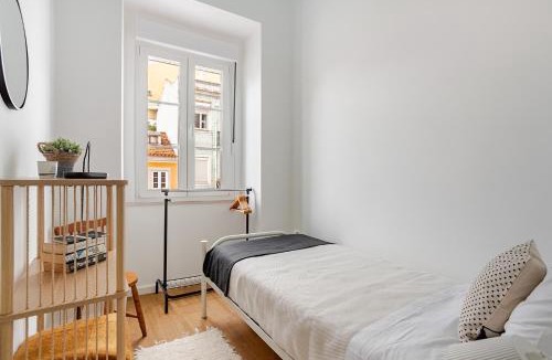 Santa Engracia Apartment | Fiona's - Traditional 2 bedroom apartment with amazing garden