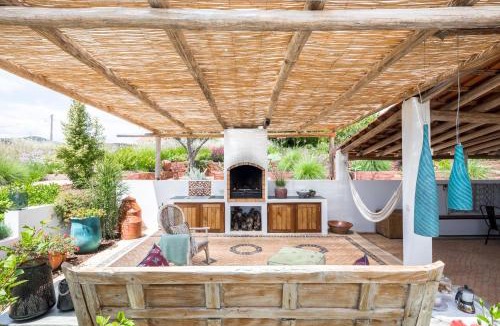 Silves House | Casa do Campo - offers peace and luxury combined with simplicity and heated private saltwaterpool