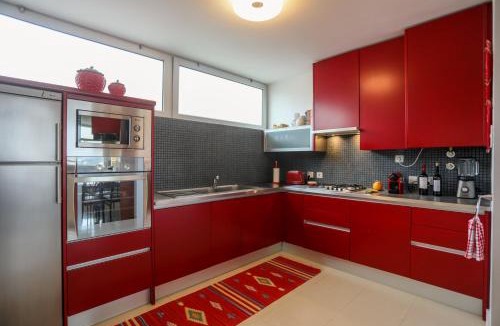Foz do Arelho Villa | Casa Andorinha With Private Pool & Coastal Views