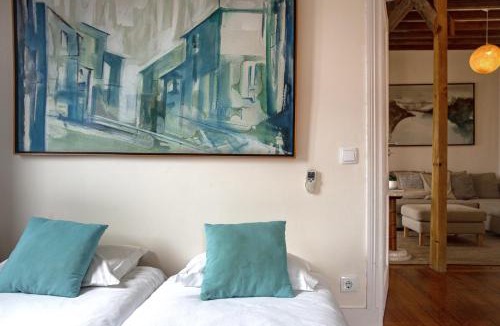 Santo Condestavel Apartment | Large family flat in Campo de Ourique