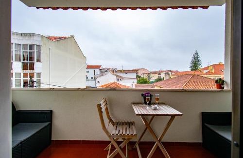 Parede Apartment | Parede Coastal Family Retreat