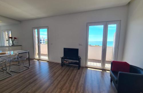 Linda-a-Velha Apartment | Bright by the Beach - by CoH