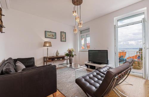 Santa Engracia Apartment | Cortes Apartment in Lisbon Historic Neighborhood