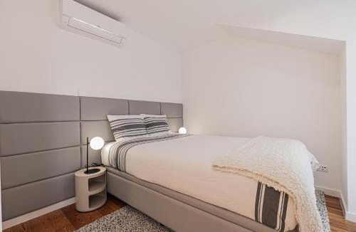 Santa Engracia Apartment | Cortes Apartment in Lisbon Historic Neighborhood