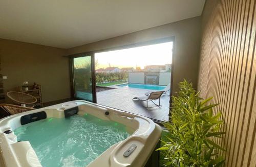 Mogadouro House | Turismo e Alojamento dos Lagos do Sabor - Piscina & SPA