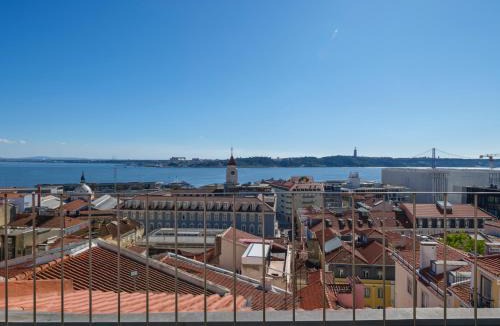 Misericordia Apartment | Breathtaking River-City View Two Private Terraces 3 Bedrooms and 3 Bathrooms 17th Century Building Central Bica Chiado District