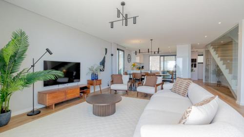 Santa Maria Maior Apartment | Villa Nero - Pool & Ocean View by LovelyStay