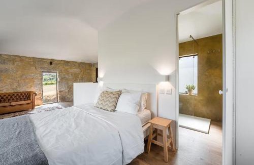 Valpedre House | Romantic Lemon Grove Cottage with Private Pool - Oporto Lemon Farm, near Porto