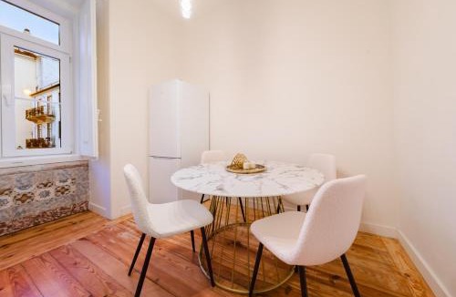 Chiado Apartment | Stylish Central Lisbon 5BR Apartment wAC