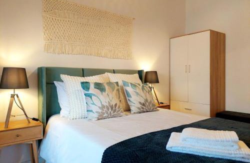 Cacilhas Apartment | Flat in Cacilhas – Lisbon Stunning River Views