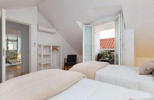 Santo Estevao Apartment | Apartment Downtown Lisbon 3 Bedrooms Balcony