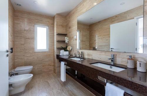 Portimao Villa | Luxury Vau Beach Villa with Private Heated Pool