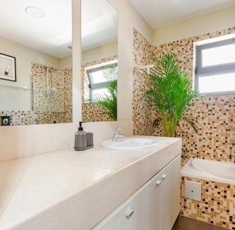 Estombar Villa | Casa Rubi
