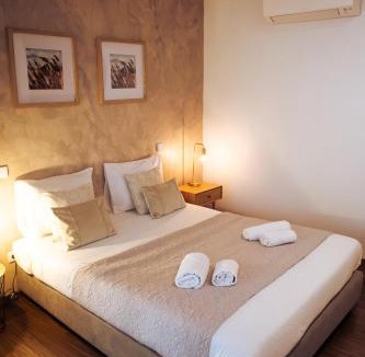 Ermesinde House | Portugal Alma - Oporto Guesthouse - Private Heated Pool