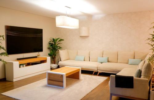 Odivelas Apartment | Luxury 2BR Spacious & Stylish with Patio near Metro