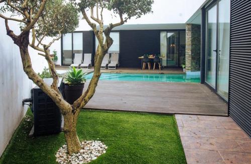 Ermesinde House | Portugal Alma - Oporto Guesthouse - Private Heated Pool