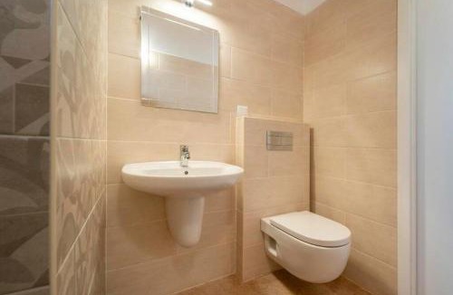 Evora de Alcobaca House | Mountain View 2 Bedroom Chalet